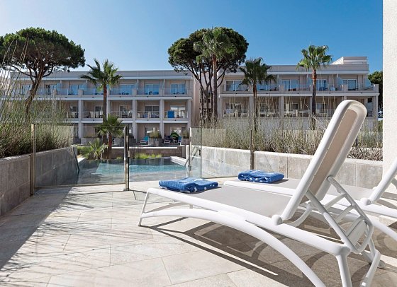 Hipotels Barrosa Palace - Terrassenbeispiel Doppelzimmer Swim-Up (Zimmercodierungen D1Q & J1Q)