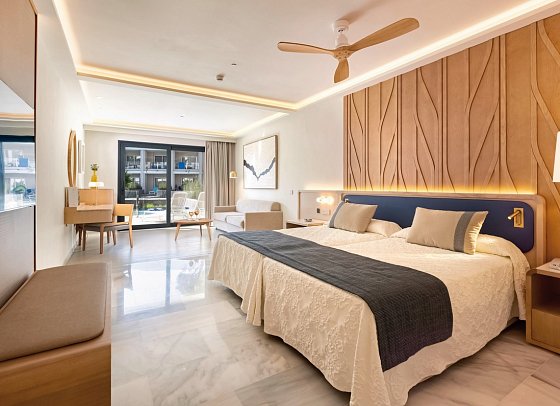 Hipotels Barrosa Palace - Wohnbeispiel Juniorsuite Swim-Up (Zimmercodierung J1Q)