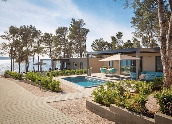 Aminess Style Camping Avalona Glamping Villas & Holiday Homes - Wohnbeispiel Luxury Holiday Home with Pool (Zimmercodierung HB3)