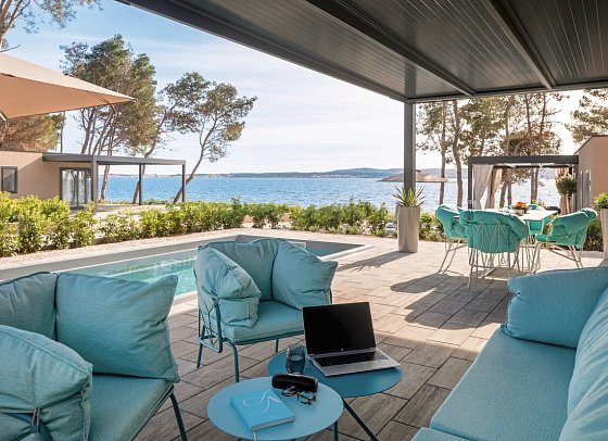Aminess Style Camping Avalona Glamping Villas & Holiday Homes - Wohnbeispiel Luxury Holiday Home with Pool (Zimmercodierung HB3)
