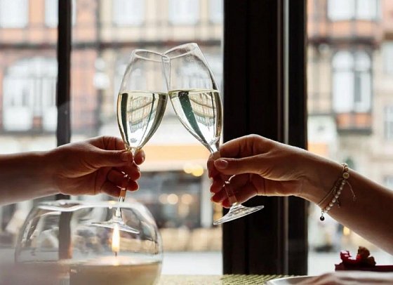 A-ROSA Gothisches Haus Wernigerode - Paar im Restaurant