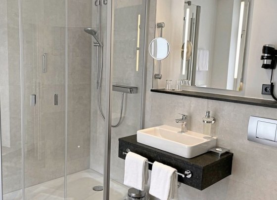 Hotel Niedersächsischer Hof - Beispiel Bad (Zimmercodierungen DB1, EB1 & DF1)
