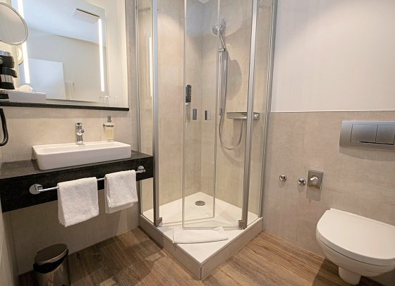 Hotel Niedersächsischer Hof - Beispiel Bad (Zimmercodierungen DB1, EB1 & DF1)