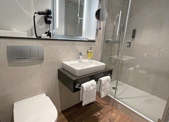 Hotel Niedersächsischer Hof - Beispiel Bad (Zimmercodierungen DB1, EB1 & DF1)