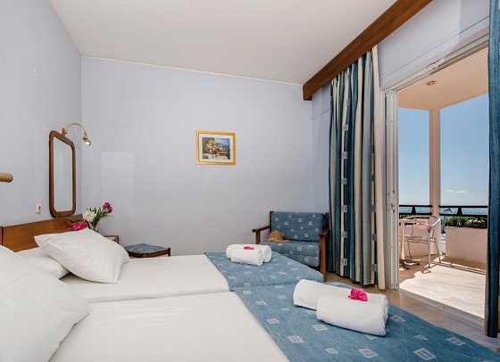 Astir Beach - Wohnbeispiel Doppelzimmer seitl. Meerblick (Zimmercodierung D1N)
