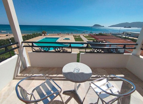 Astir Beach - Wohnbeispiel Doppelzimmer seitl. Meerblick (Zimmercodierung D1N)