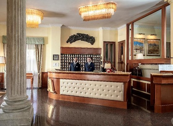 Hotel Athena