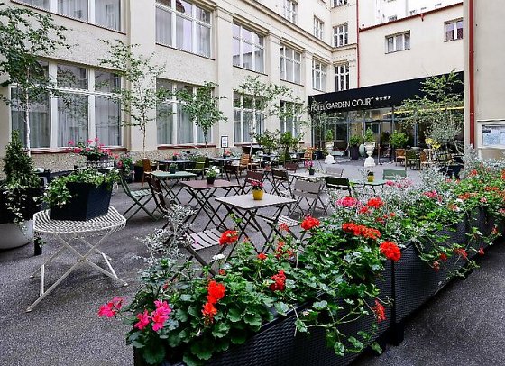 Hotel Garden Court