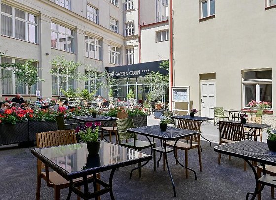 Hotel Garden Court