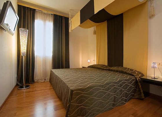 Card International Hotel
