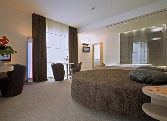 Card International Hotel