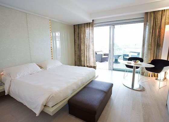 Premier & Suites