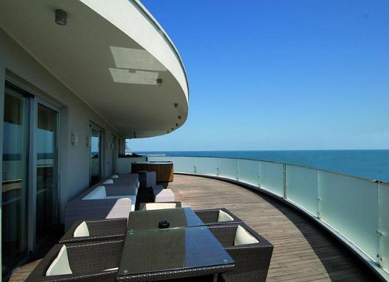 Premier & Suites