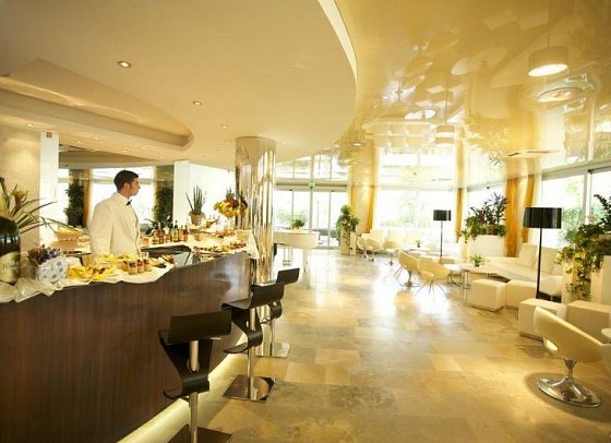 Premier & Suites