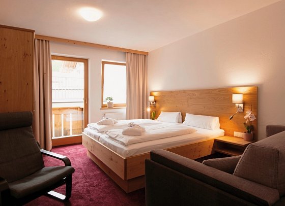 Erlebnishotel Family Resort Fendels - Wohnbeispiel Familienzimmer Bergblick (Zimmercodierung FB1)