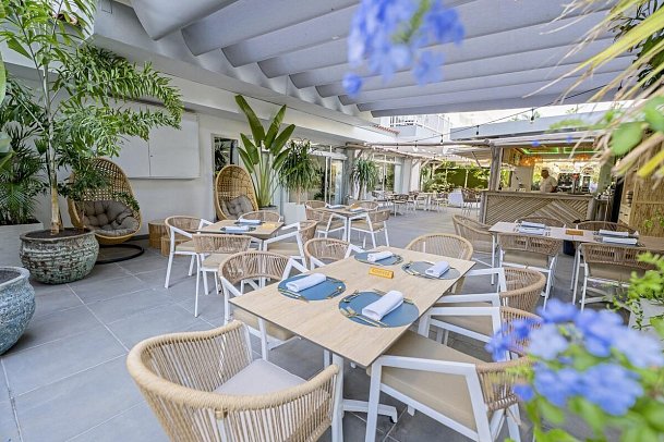 Skyview Hotel by LIVVO