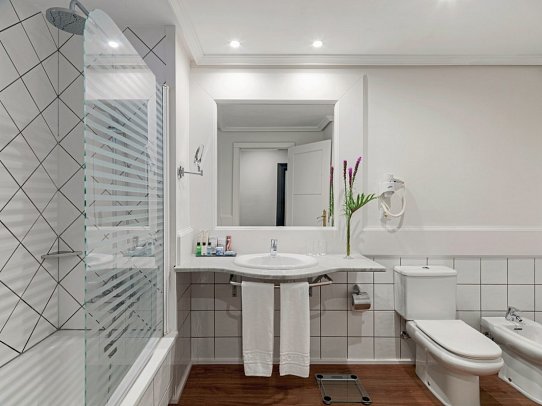 H10 Rubicon Horizons Collection - Wohnbeispiel Doppelzimmer (Bad) (Zimmercodierungen DB1 & DB2)