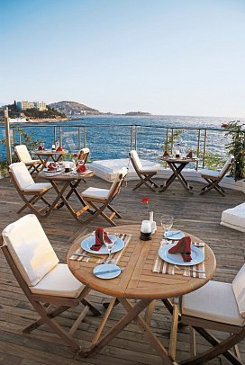 Korumar Deluxe Hotel