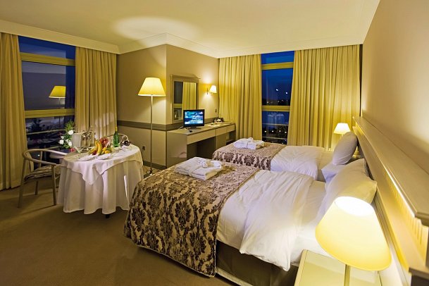 Fantasia Hotel Deluxe - Wohnbeispiel Familienzimmer Landblick (Zimmercodierung FBL)