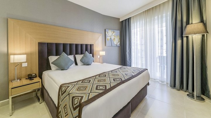 Ramada Resort Kusadasi & Golf - Wohnbeispiel Juniorsuite seitlicher Meerblick (Zimmercodierung JS1)