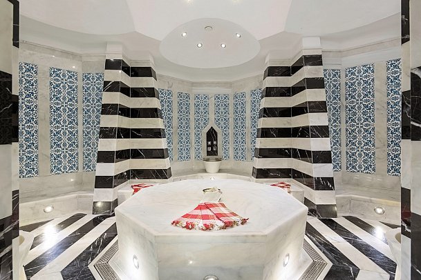 Double Tree by Hilton Kusadasi