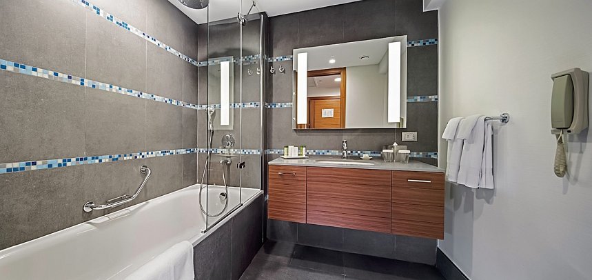 Double Tree by Hilton Kusadasi - Beispiel Bad Doppelzimmer (Zimmercodierungen DBL, DCL, DBM, DCM, DD1 & DBQ)