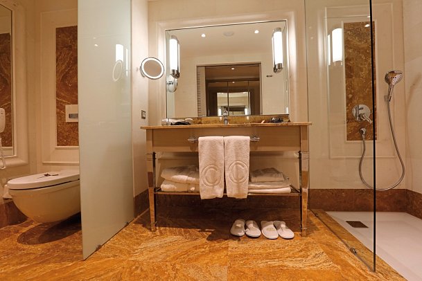 Charisma Deluxe Hotel - Beispiel Bad Doppelzimmer Superior Landblick (Zimmercodierungen DSL, DCL, DSN & DCN)