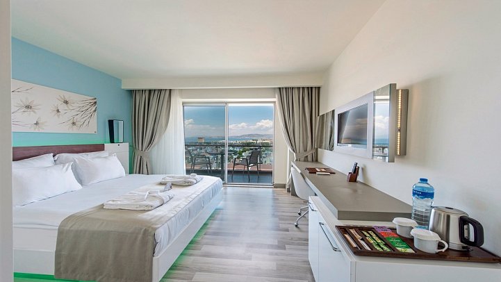 Flora Garden Ephesus - Wohnbeispiel Familienzimmer seitl. Meerblick (Zimmercodierung FBN)