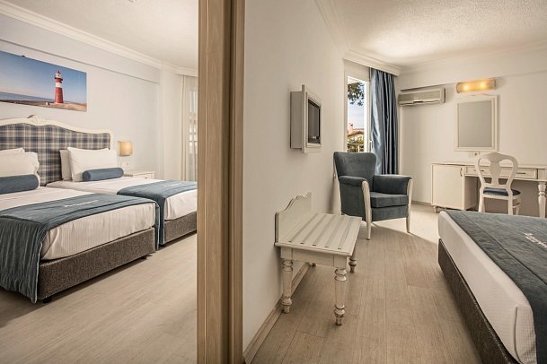 Atlantique Holiday Club - Wohnbeispiel Familienzimmer mit Verbindungstür (Zimmercodierung FV1)