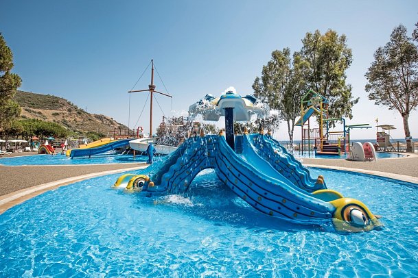 Aria Claros Beach & Spa Resort