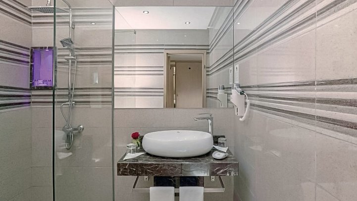 Agadir Beach Club - Wohnbeispiel Bad (Zimmercodierungen DB1, DC1, DP1, DBM, DCM, FB1 & WB1)