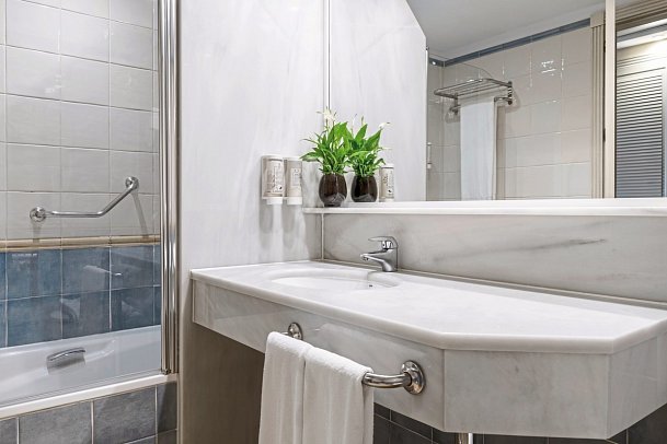 Iberostar Waves Málaga Playa - Badbeispiel Doppelzimmer Meerblick (Zimmercodierungen D1M & D2M)