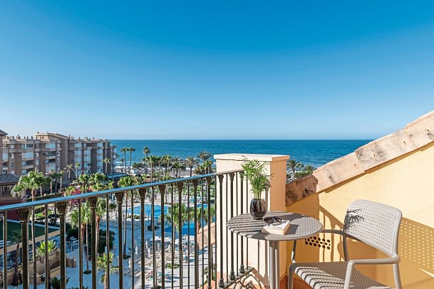 Iberostar Waves Málaga Playa - Balkonbeispiel Suite Meerblick (Zimmercodierungen WB1 & WB2)