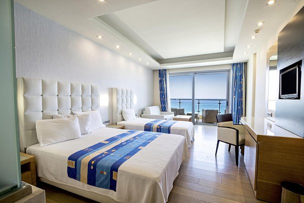 Konstantinos Palace - Wohnbeispiel Dreibettzimmer Meerblick (Zimmercodierung TBM)