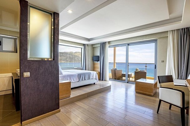 Konstantinos Palace - Wohnbeispiel Juniorsuite Meerblick (Zimmercodierung JBM)