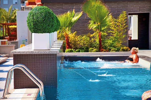 Green Garden Suites