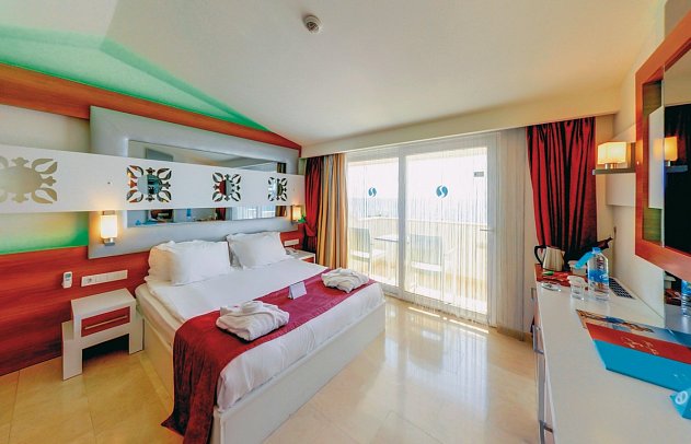 Flora Garden Beach - Wohnbeispiel Doppelzimmer Deluxe Meerblick (Zimmercodierung DDM)