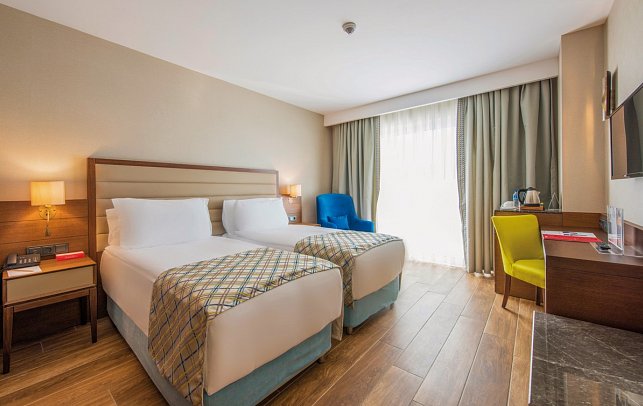 Ramada Plaza Hotel - Wohnbeispiel Doppelzimmer mit Stadtblick (Zimmercodierungen DB1 & DC1)