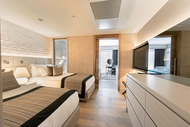 Acanthus & Cennet Barut Collection - Wohnbeispiel Familienzimmer seitl. Meerblick (Zimmercodierung FBN)