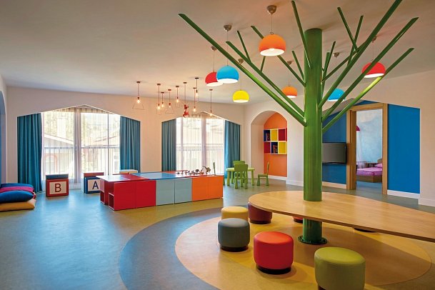 Acanthus & Cennet Barut Collection