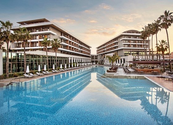 Acanthus & Cennet Barut Collection