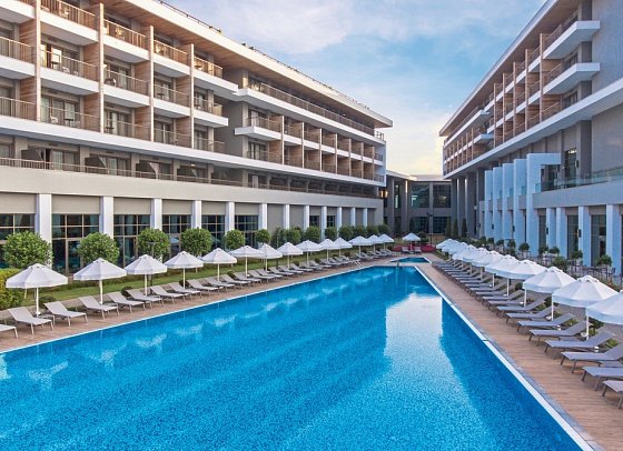 Acanthus & Cennet Barut Collection