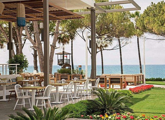 Acanthus & Cennet Barut Collection