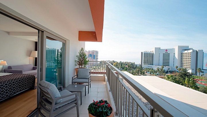 Akra V - Wohnbeispiel Suite Casual Meerblick (Zimmercodierung WBM)