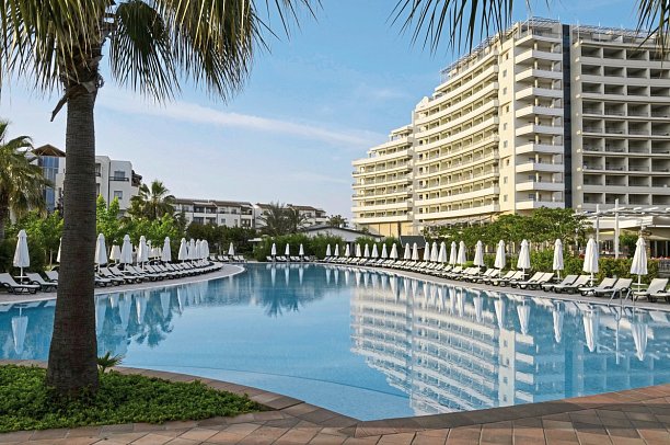 Lara Barut Collection