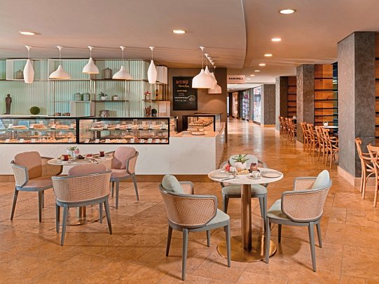 Lara Barut Collection