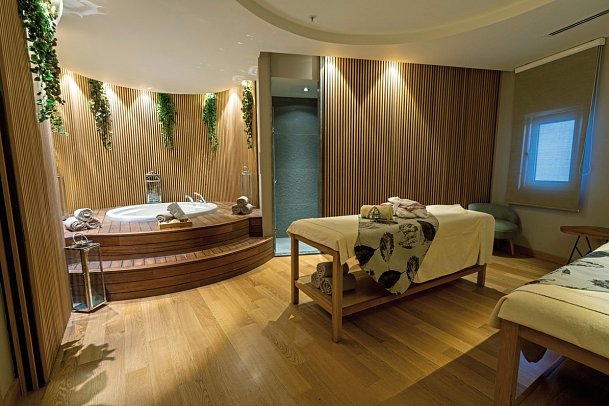 Lara Barut Collection