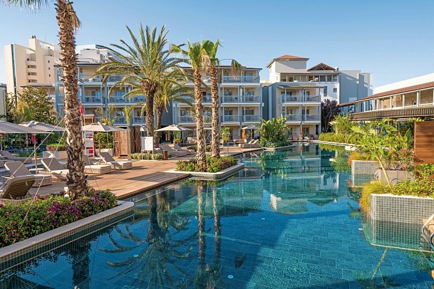 Lara Barut Collection