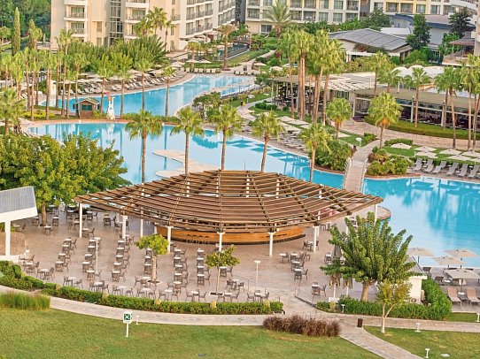 Lara Barut Collection