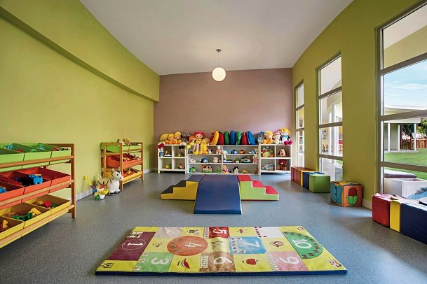 Lara Barut Collection